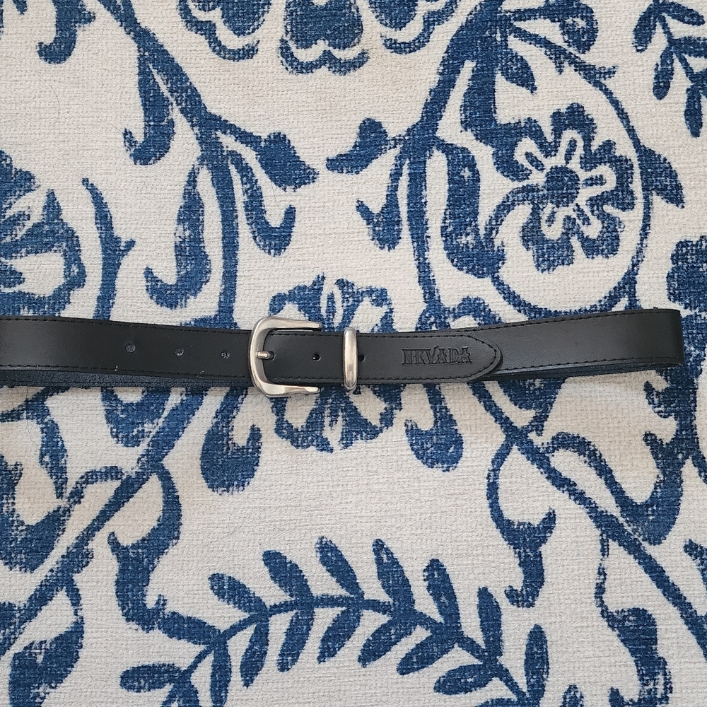 Nevada black leather belt size large